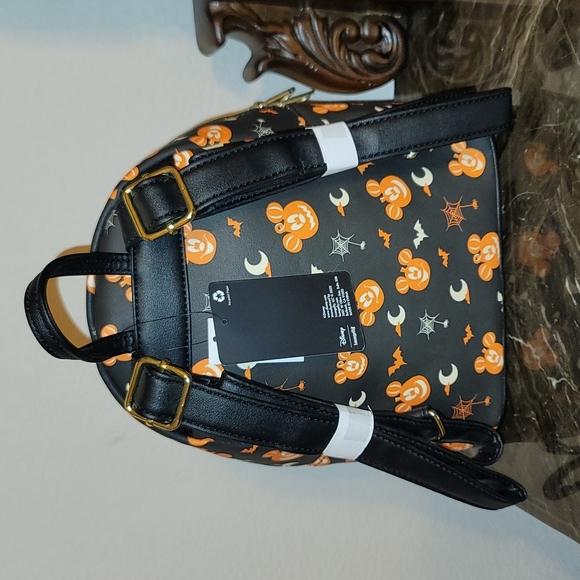 MICKEY HALLOWEEN PUMPKIN LOUNGEFLY & CARD HOLDER - Picture 4 of 4